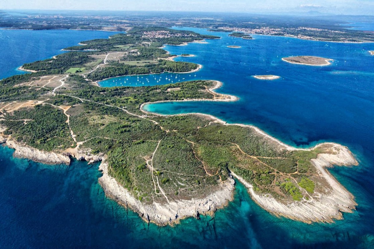 Private Speed Boat tour from Fažana: Cape Kamenjak, beautiful Park of Nature